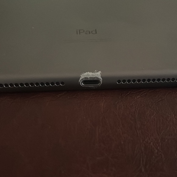 Apple IPad 7th Generation - Picture 6 of 6